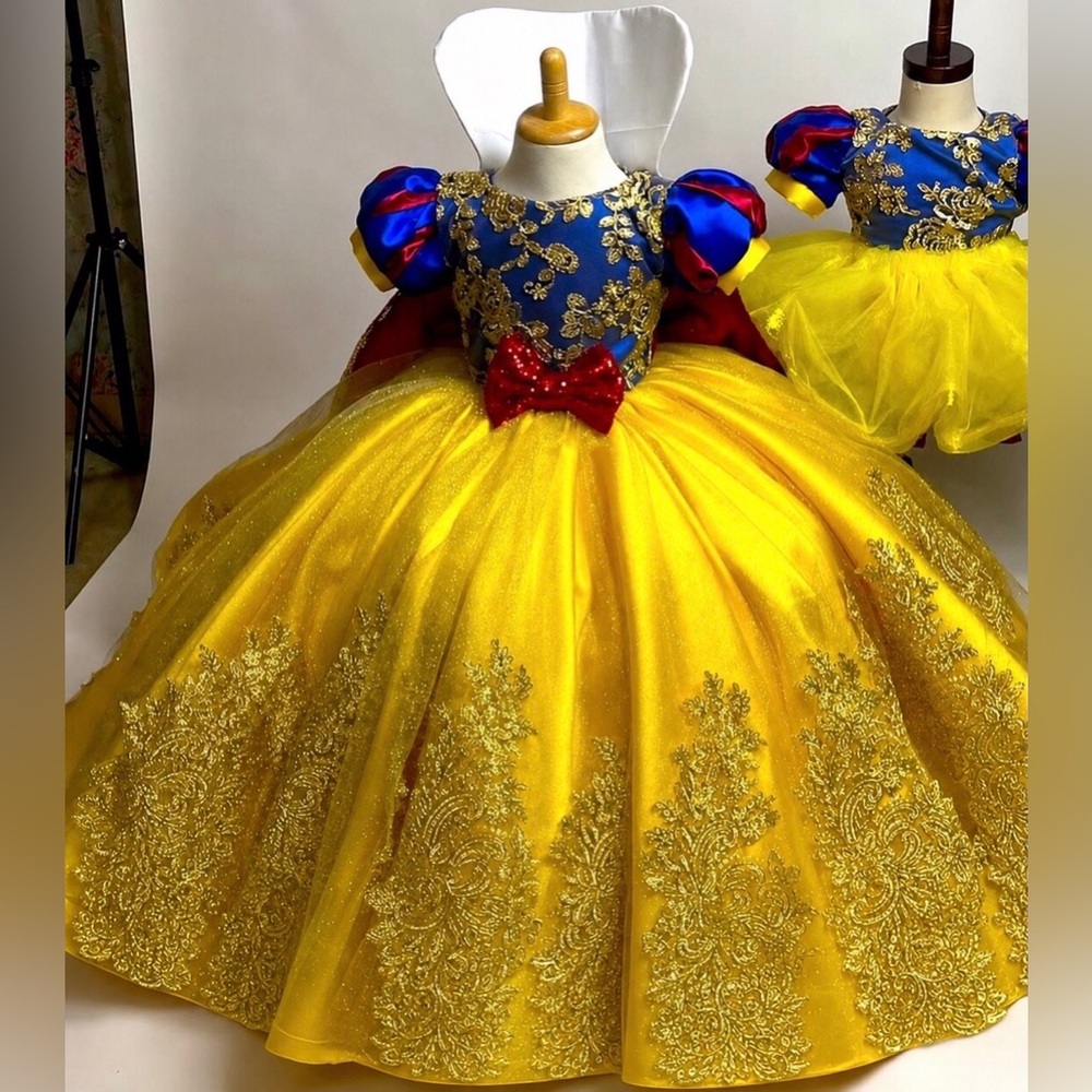 Snow white dress